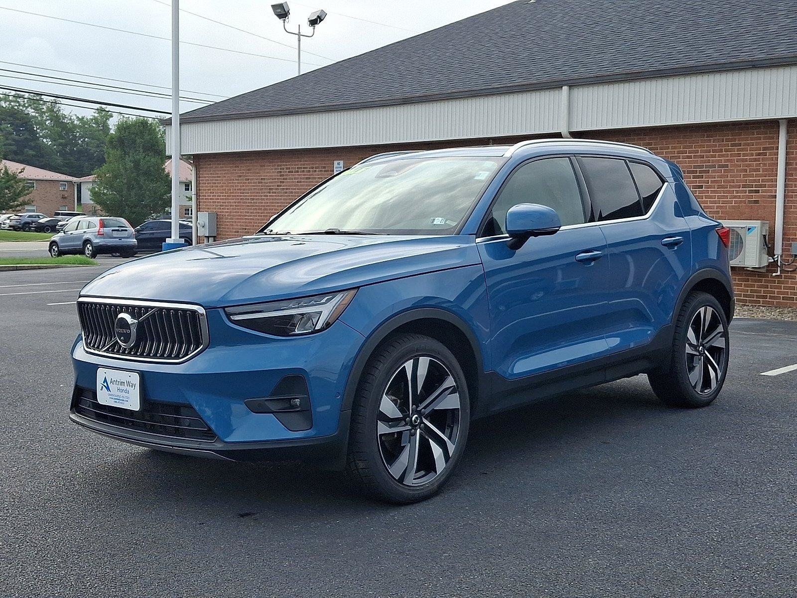 Used 2023 Volvo XC40 B5 Ultimate w/ Protection Package Premier AWD/4WD image 3