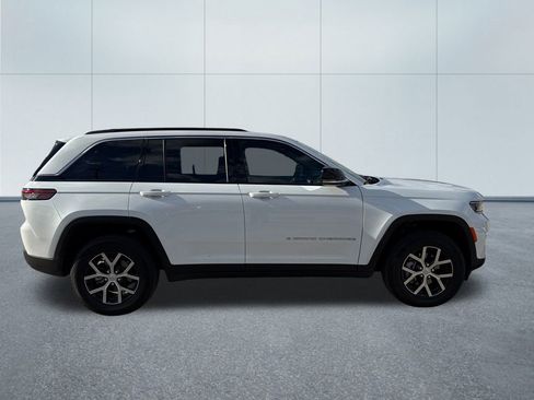 Certified 2025 Jeep Grand Cherokee Limited w/ Trailer Tow Package image 8