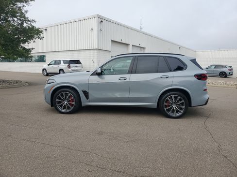 New 2026 BMW X5 xDrive40i w/ M Sport Package AWD/4WD image 2