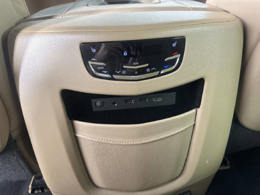 Used 2018 Cadillac Escalade Platinum AWD/4WD image 25