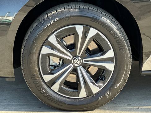 Used 2025 Toyota bZ4X FWD image 25