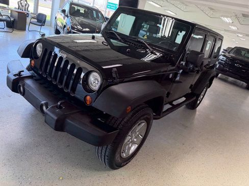 Used 2010 Jeep Wrangler Unlimited Sport image 2