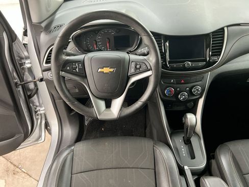 Used 2018 Chevrolet Trax LT w/ LT Convenience Package image 19