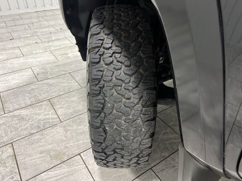 Used 2022 Toyota Tacoma Limited image 36