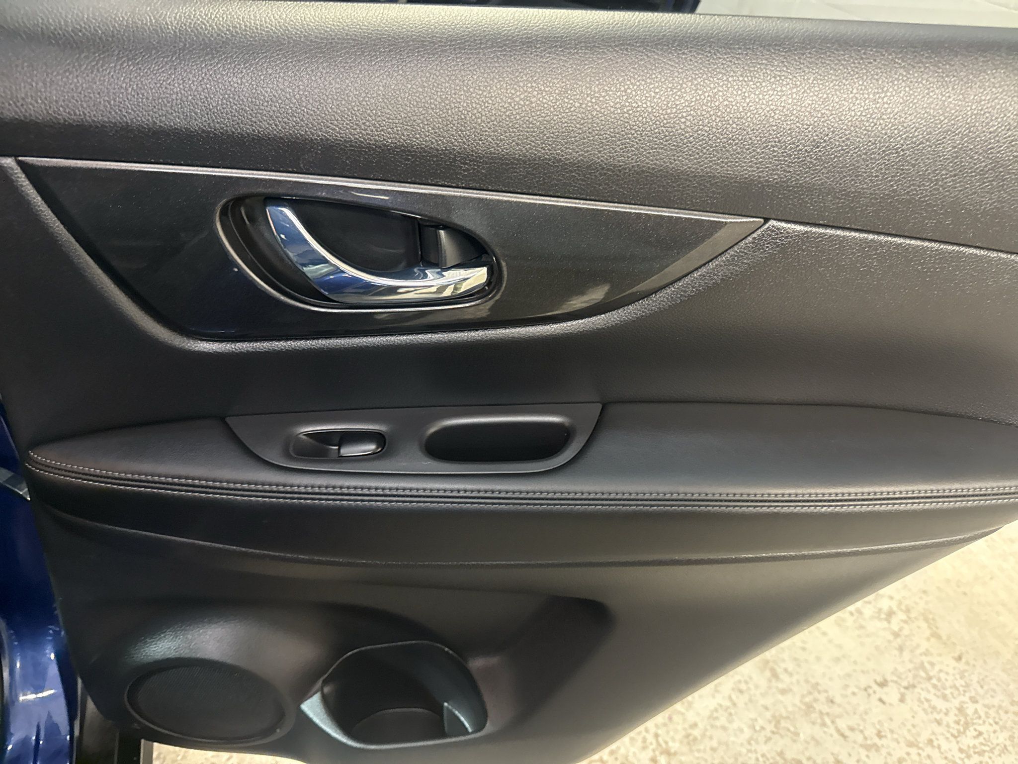 Used 2017 Nissan Rogue SV AWD/4WD image 20