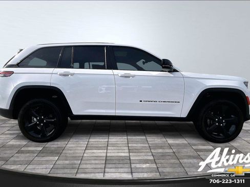 Used 2024 Jeep Grand Cherokee Altitude image 16