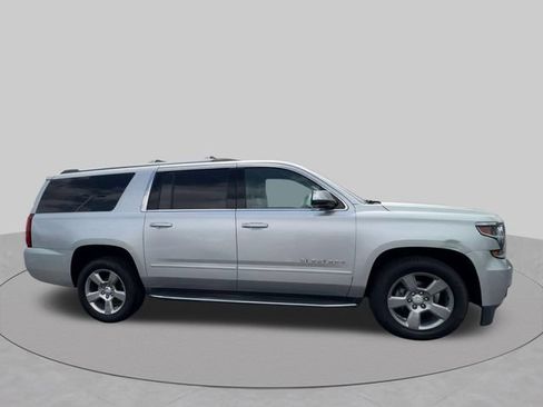 Used 2018 Chevrolet Suburban Premier AWD/4WD image 10