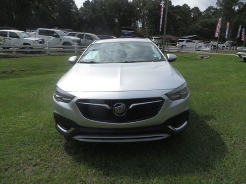 Used 2018 Buick Regal Essence w/ Driver Confidence Package #1 AWD/4WD image 3