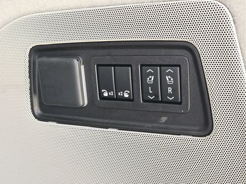 Used 2022 Cadillac Escalade Premium Luxury Platinum AWD/4WD image 22