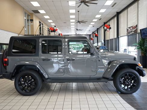 Used 2023 Jeep Wrangler Unlimited Sahara w/ Cold Weather Group AWD/4WD image 19