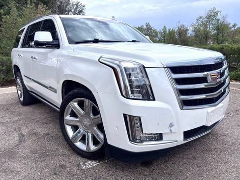 Used 2017 Cadillac Escalade Premium Luxury AWD/4WD image 2