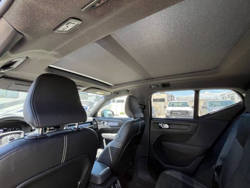 Used 2022 Volvo XC40 T5 R-Design w/ Advanced Package image 21