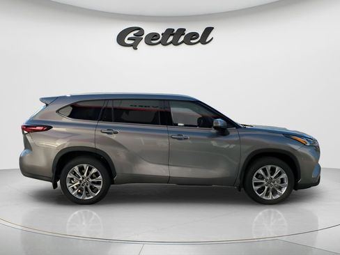 New 2026 Toyota Highlander Limited image 4