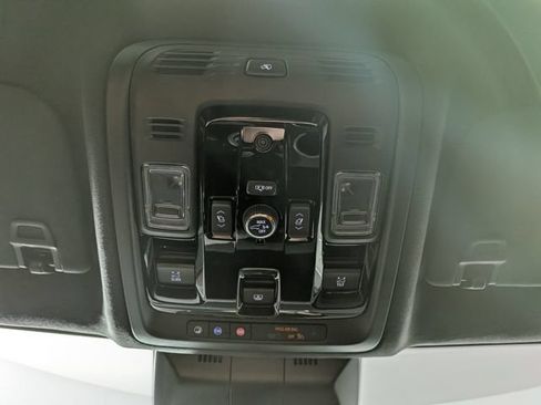 Certified 2025 Cadillac Escalade V w/ LPO, ONYX Package AWD/4WD image 30