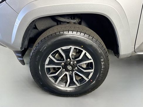 Used 2023 Toyota Tacoma TRD Sport AWD/4WD image 4