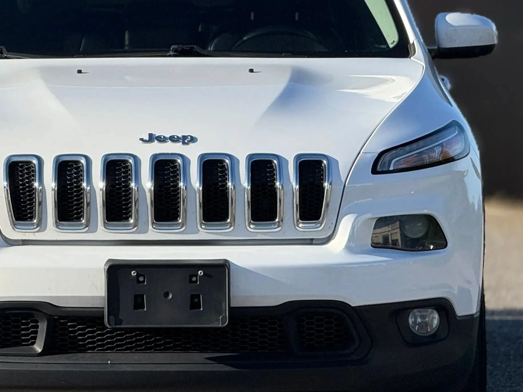 Used 2018 Jeep Cherokee Latitude Plus FWD image 12