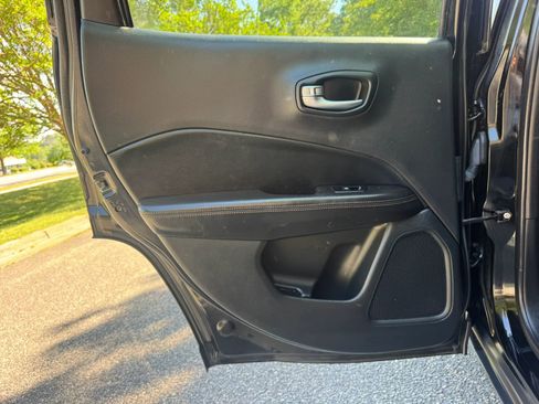 Used 2020 Jeep Compass Limited image 12