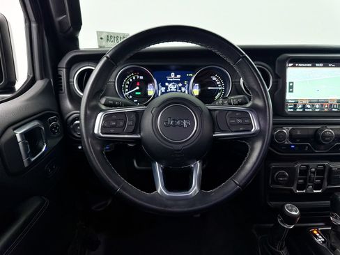 Used 2022 Jeep Wrangler Unlimited Sahara AWD/4WD image 3