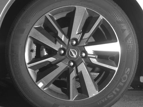 Used 2025 Nissan Versa SV FWD image 12