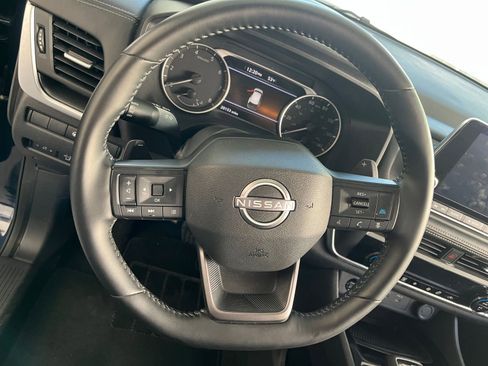 Used 2025 Nissan Rogue SV image 30