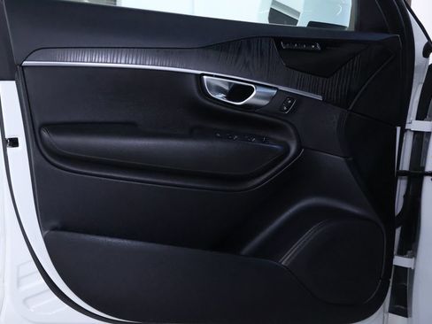 Used 2020 Volvo XC90 T6 Momentum image 13