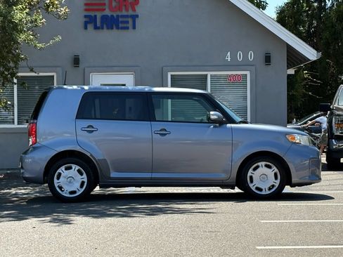 Used 2012 Scion xB FWD image 4
