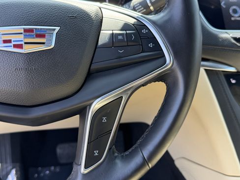 Used 2017 Cadillac XT5 Luxury w/ Driver Awareness Package FWD image 21