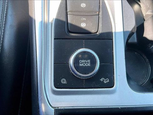 Used 2022 Ford Explorer XLT w/ Equipment Group 202A AWD/4WD image 32