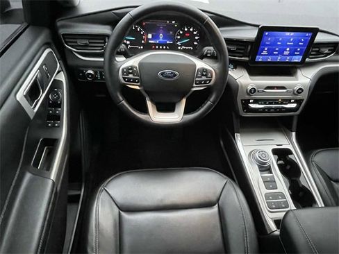 Used 2021 Ford Explorer XLT w/ Equipment Group 202A image 12