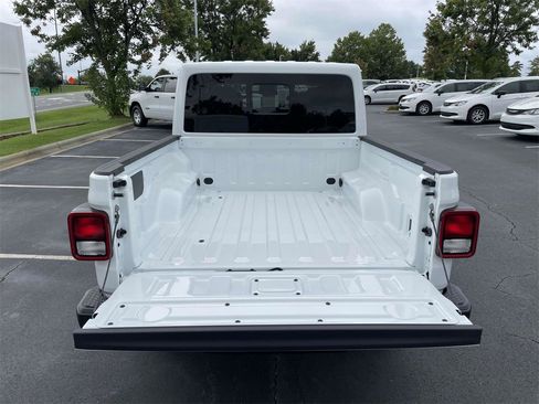 New 2025 Jeep Gladiator Sport image 30