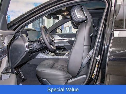 Used 2025 BMW 750e xDrive w/ Premium Package AWD/4WD image 21