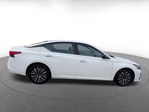 Used 2025 Nissan Altima 2.5 SV FWD image 16