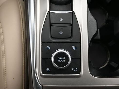 Used 2020 Ford Explorer Platinum w/ Premium Technology Package AWD/4WD image 23