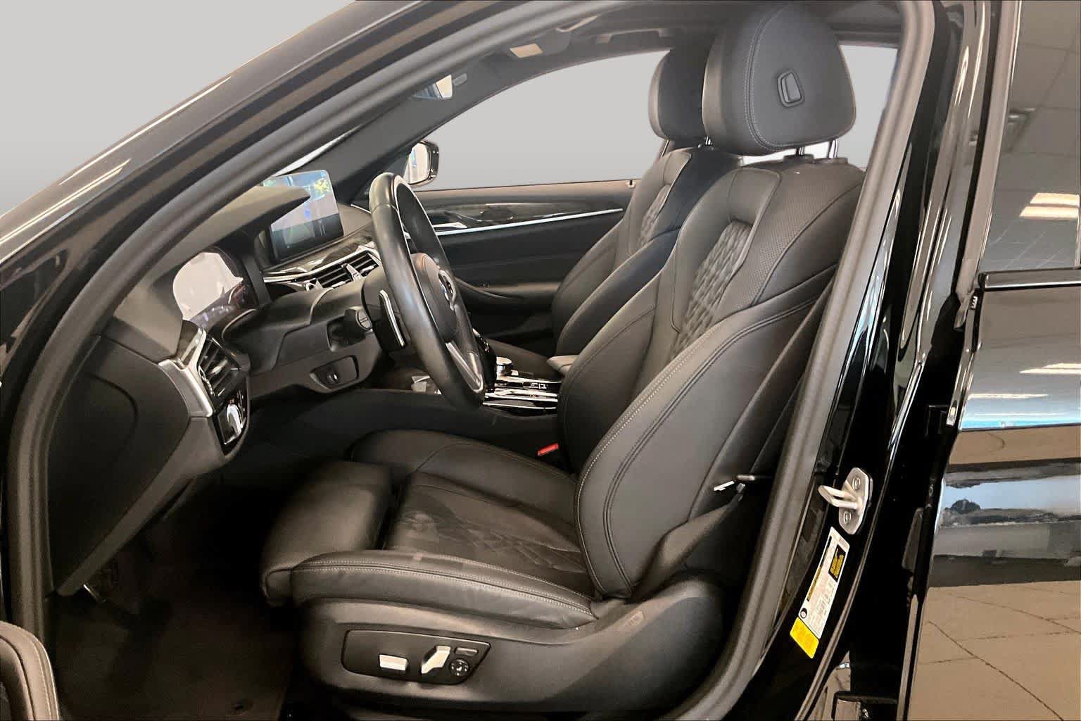 Used 2023 BMW 530i w/ M Sport Package RWD image 7