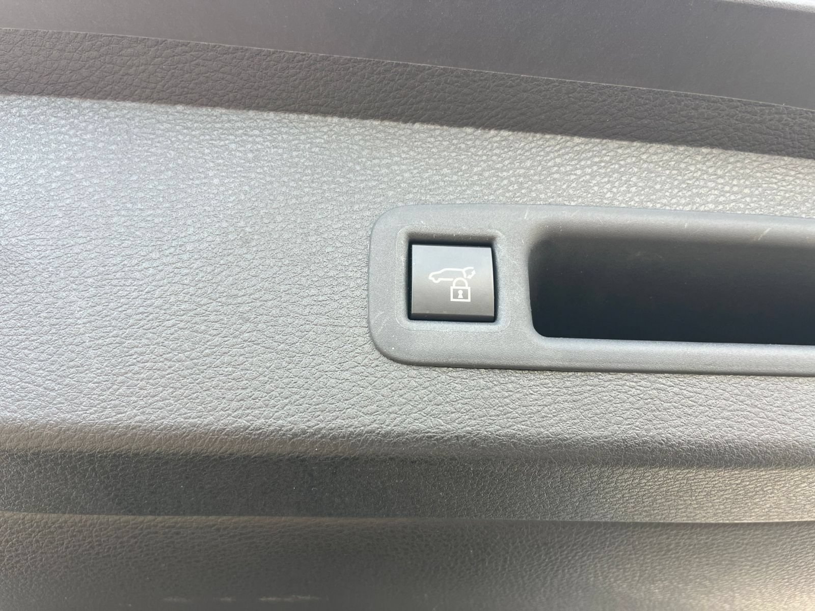 Used 2025 Toyota Sienna XLE FWD image 22