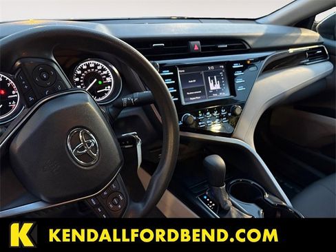 Used 2019 Toyota Camry LE image 9