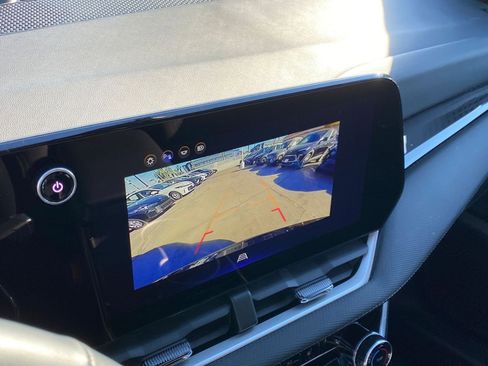 Used 2025 Chevrolet Equinox LT image 17