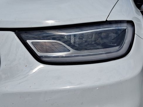 Used 2023 Chrysler Pacifica Touring-L image 8