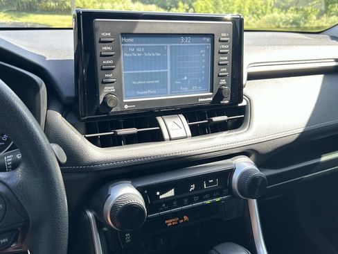Used 2021 Toyota RAV4 LE FWD image 22