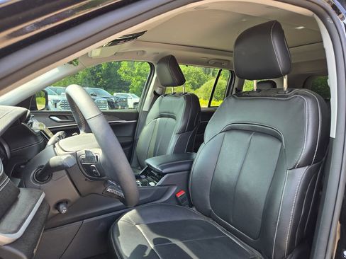Used 2023 Jeep Grand Cherokee Limited w/ Luxury Tech Group II AWD/4WD image 13