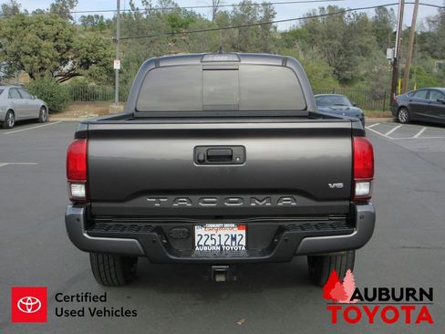 Certified 2018 Toyota Tacoma TRD Off-Road image 6