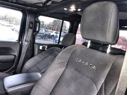 Used 2023 Jeep Wrangler Sahara image 11