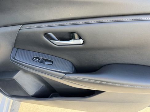 Used 2025 Nissan Sentra SV FWD image 6
