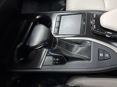 Used 2020 Lexus UX 250h w/ Accessory Package 2 AWD/4WD image 31