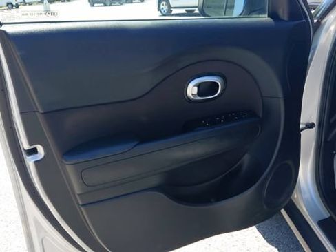 Used 2016 Kia Soul FWD image 12