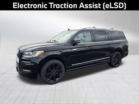 Used 2023 Lincoln Navigator L Reserve AWD/4WD image 12