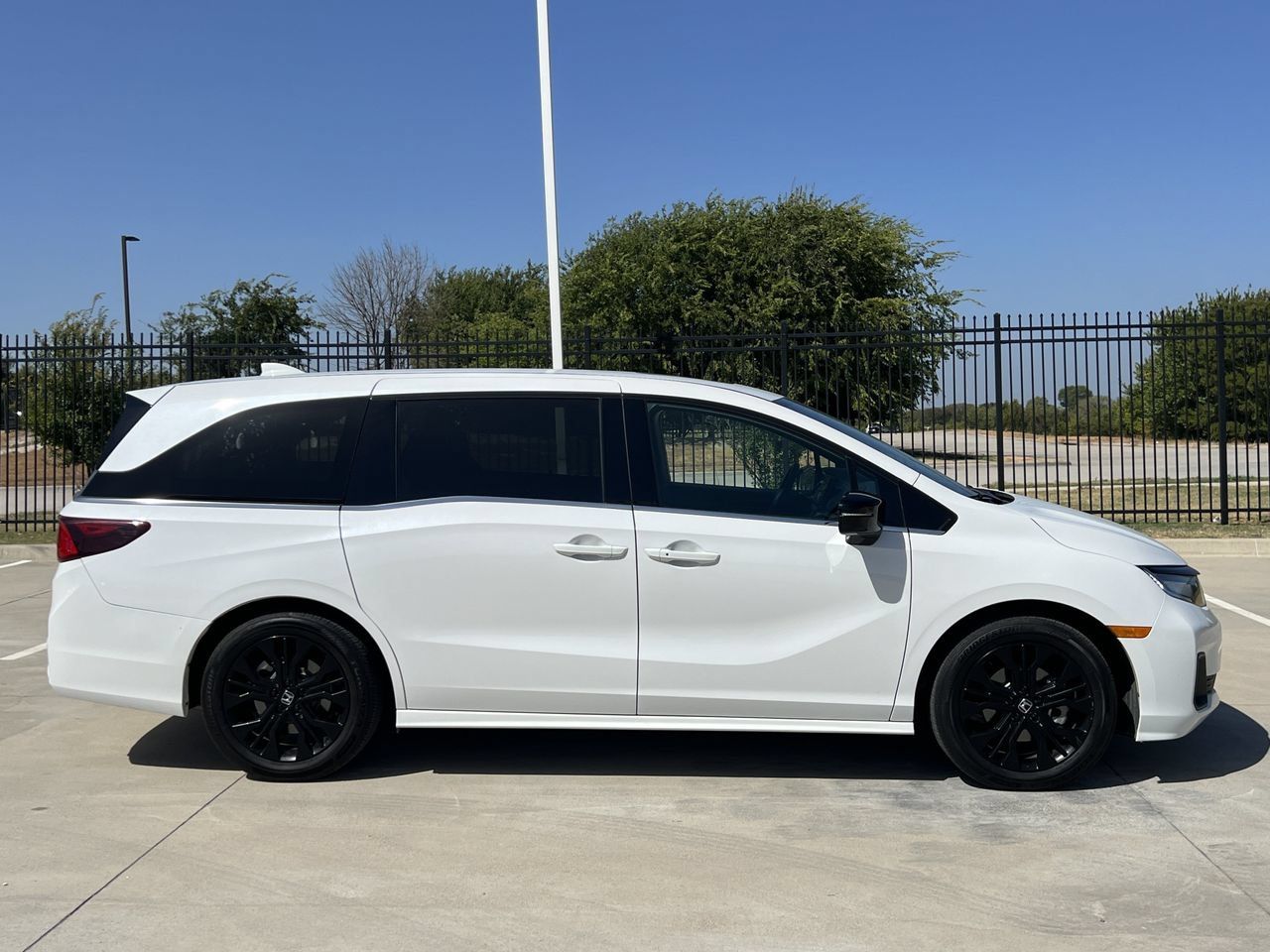 Used 2026 Honda Odyssey Sport-L image 3