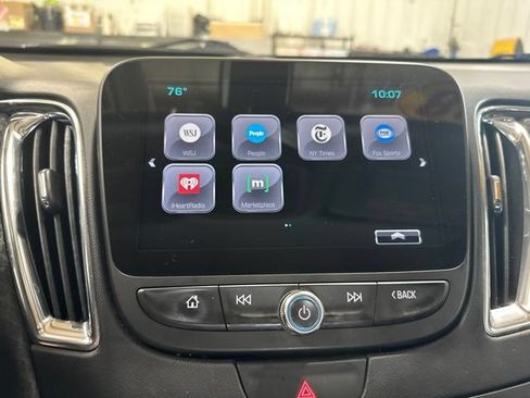 Used 2018 Chevrolet Malibu LT FWD image 25