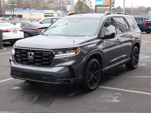 Used 2025 Honda Pilot Black Edition image 5