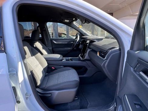 Used 2025 GMC Acadia Elevation image 14